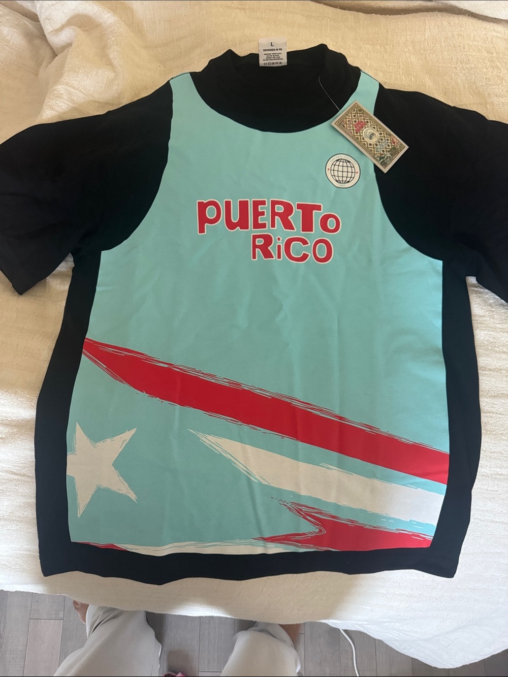 Bad bunny no me quiero ir de aquí puerto rico Graphic Tee - L - Benito 94